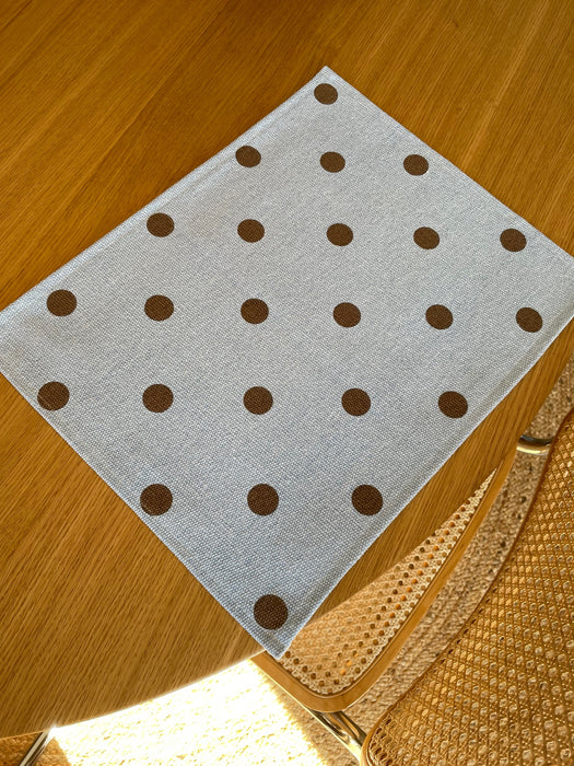 Jou Quilts - Dækkeserviet lyseblå m. brun prik